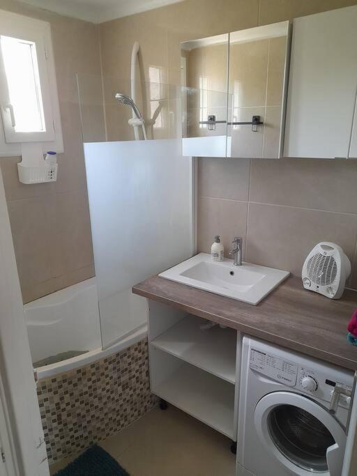 Appartement Aux Alyscamps 2, Climatisation, Wifi, Parking Arles Bagian luar foto